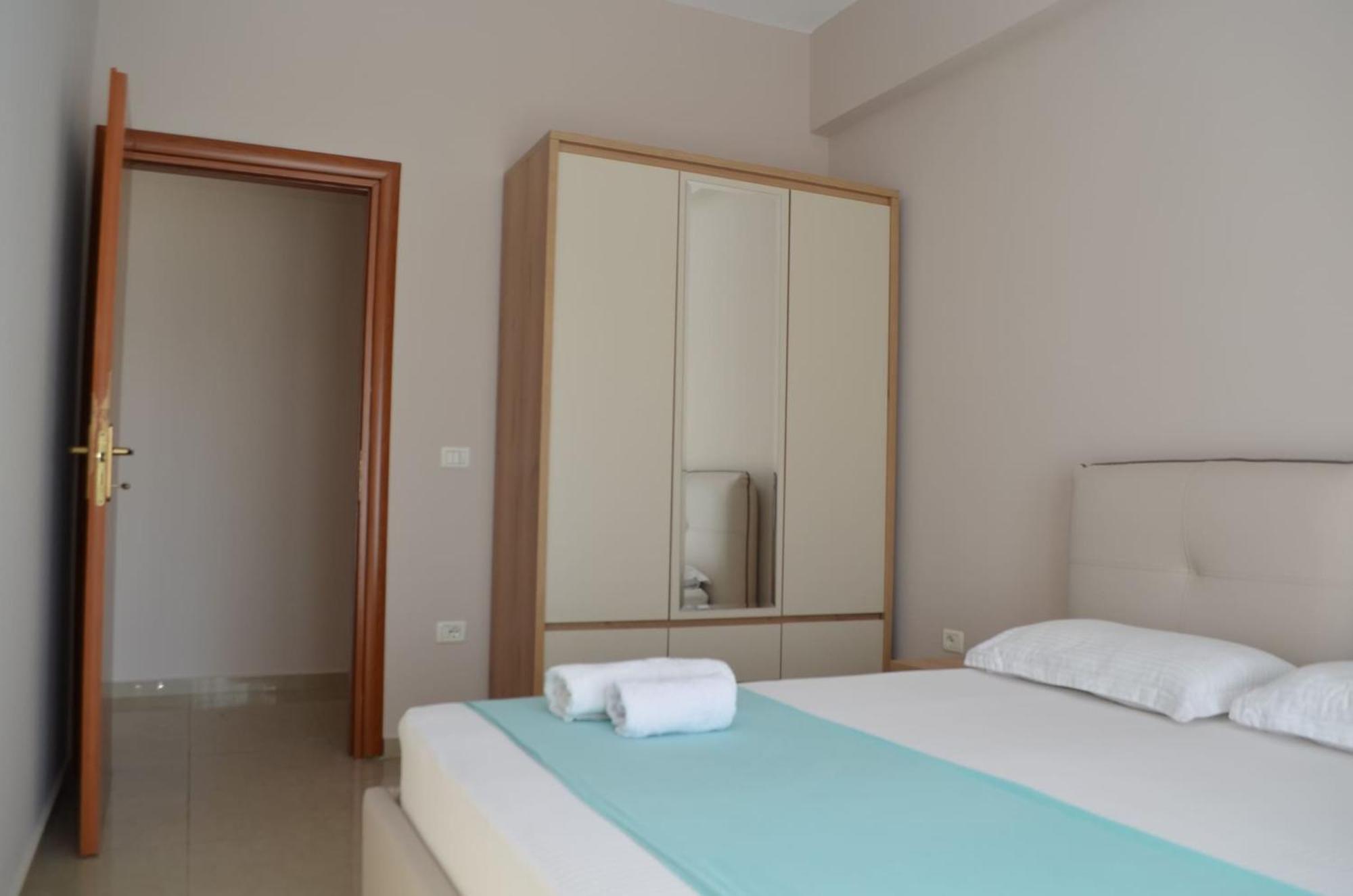 Saint Tropez Apartment Sarandë Exterior foto